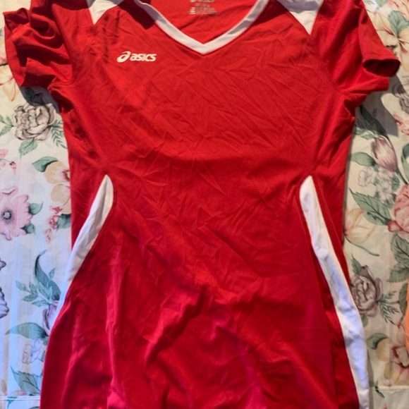 Oasis Tops - Oasis Red V-Neck Athletic Top with White Accents Size Medium